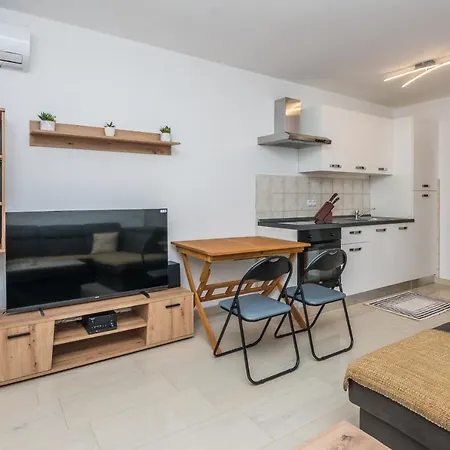 Apartment With Parking Space - 20799